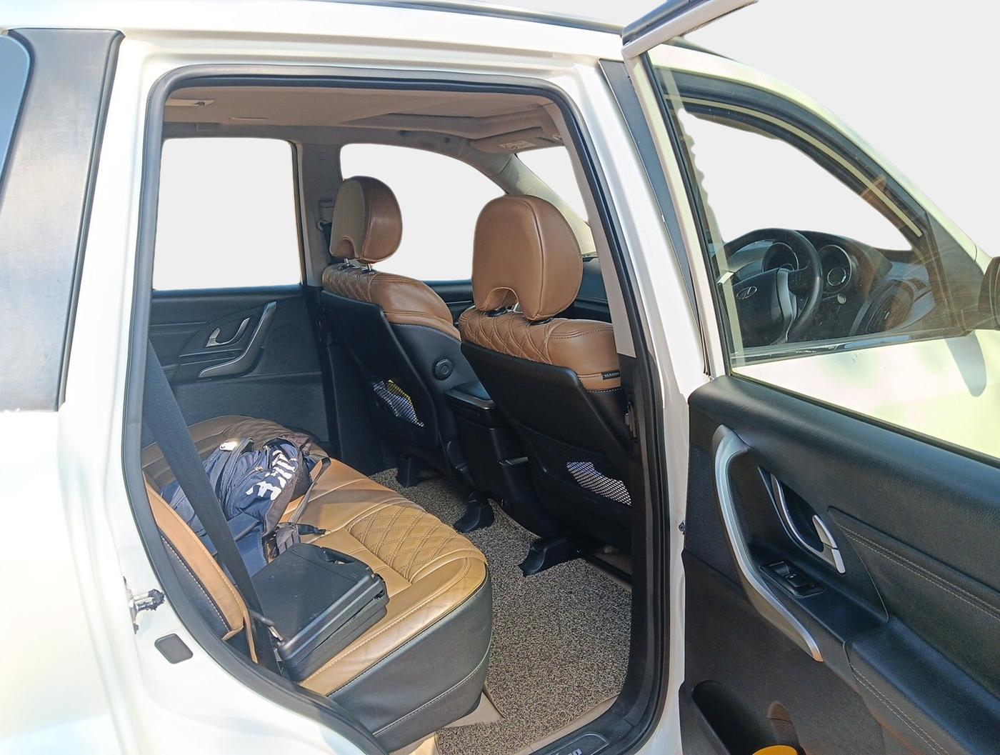 2018 Mahindra XUV500 W11(O), Diesel, Manual, 1,74,681 km, interior