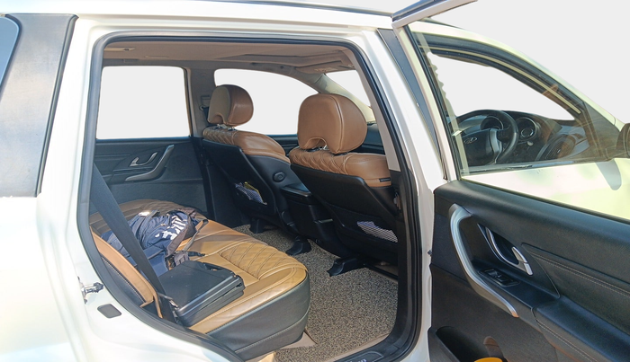 2018 Mahindra XUV500 W11(O), Diesel, Manual, 1,74,681 km, interior
