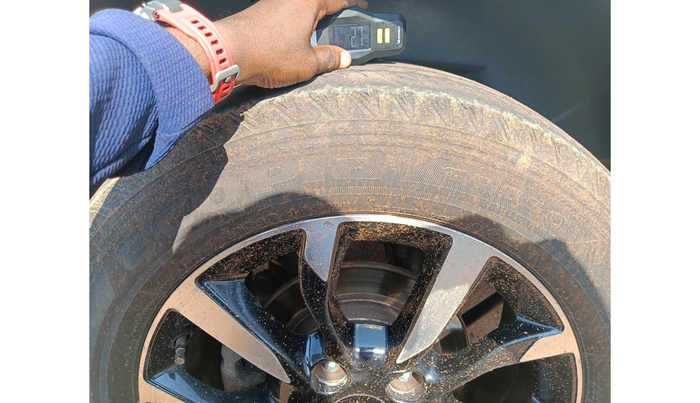 2018 Mahindra XUV500 W11(O), Diesel, Manual, 1,74,681 km, tyre