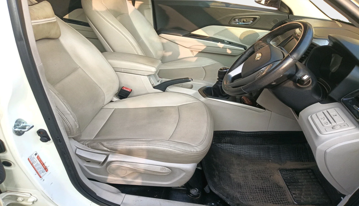 2019 Mahindra XUV300 W8 (O) 1.5 DIESEL, Diesel, Manual, 84,398 km, interior