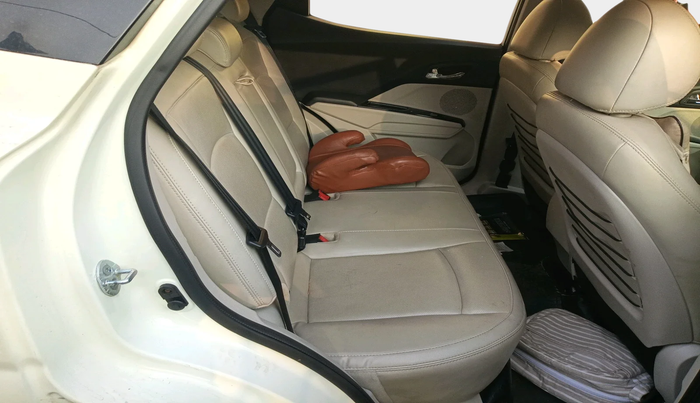 2019 Mahindra XUV300 W8 (O) 1.5 DIESEL, Diesel, Manual, 84,398 km, interior