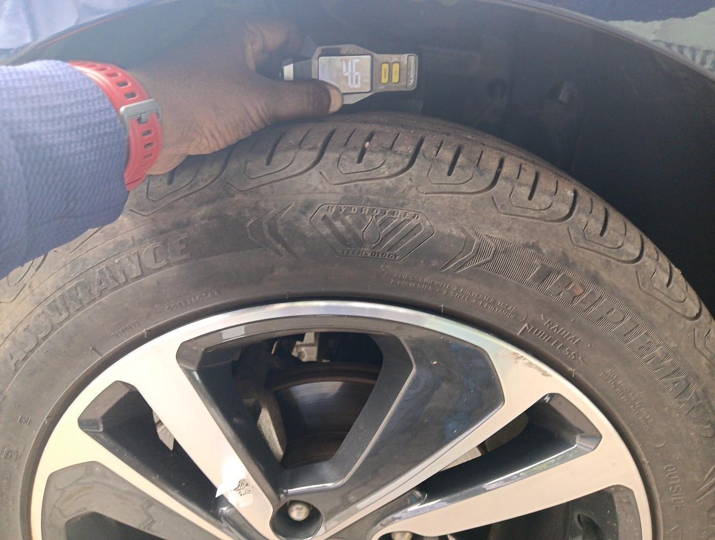 2022 Tata ALTROZ XZA, Petrol, Automatic, 35,024 km, tyre