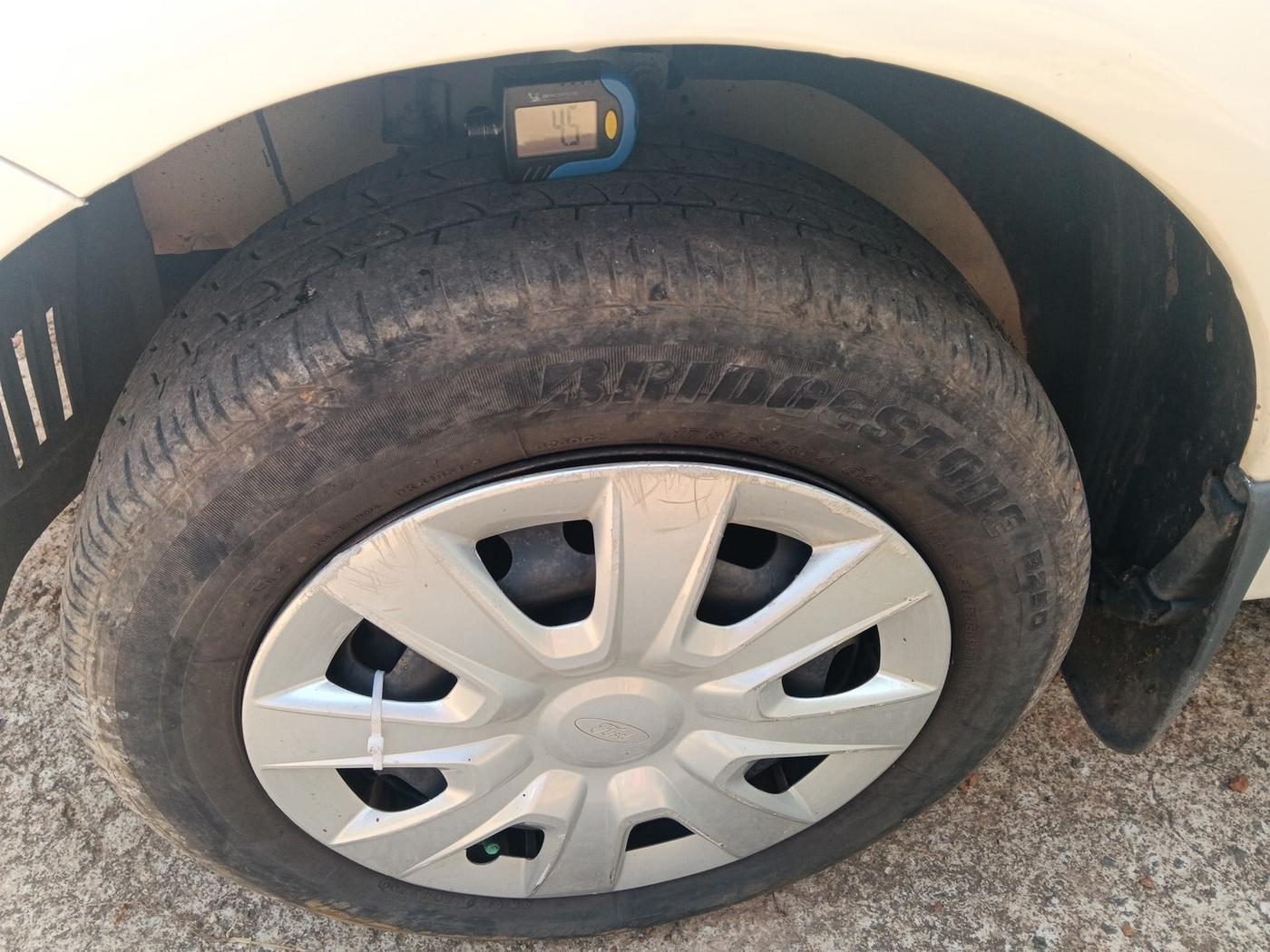 2013 Ford Figo ZXI 1.2 PETROL, Petrol, Manual, 47,113 km, tyre