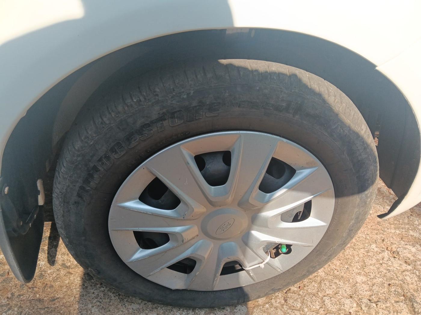 2013 Ford Figo ZXI 1.2 PETROL, Petrol, Manual, 47,113 km, tyre