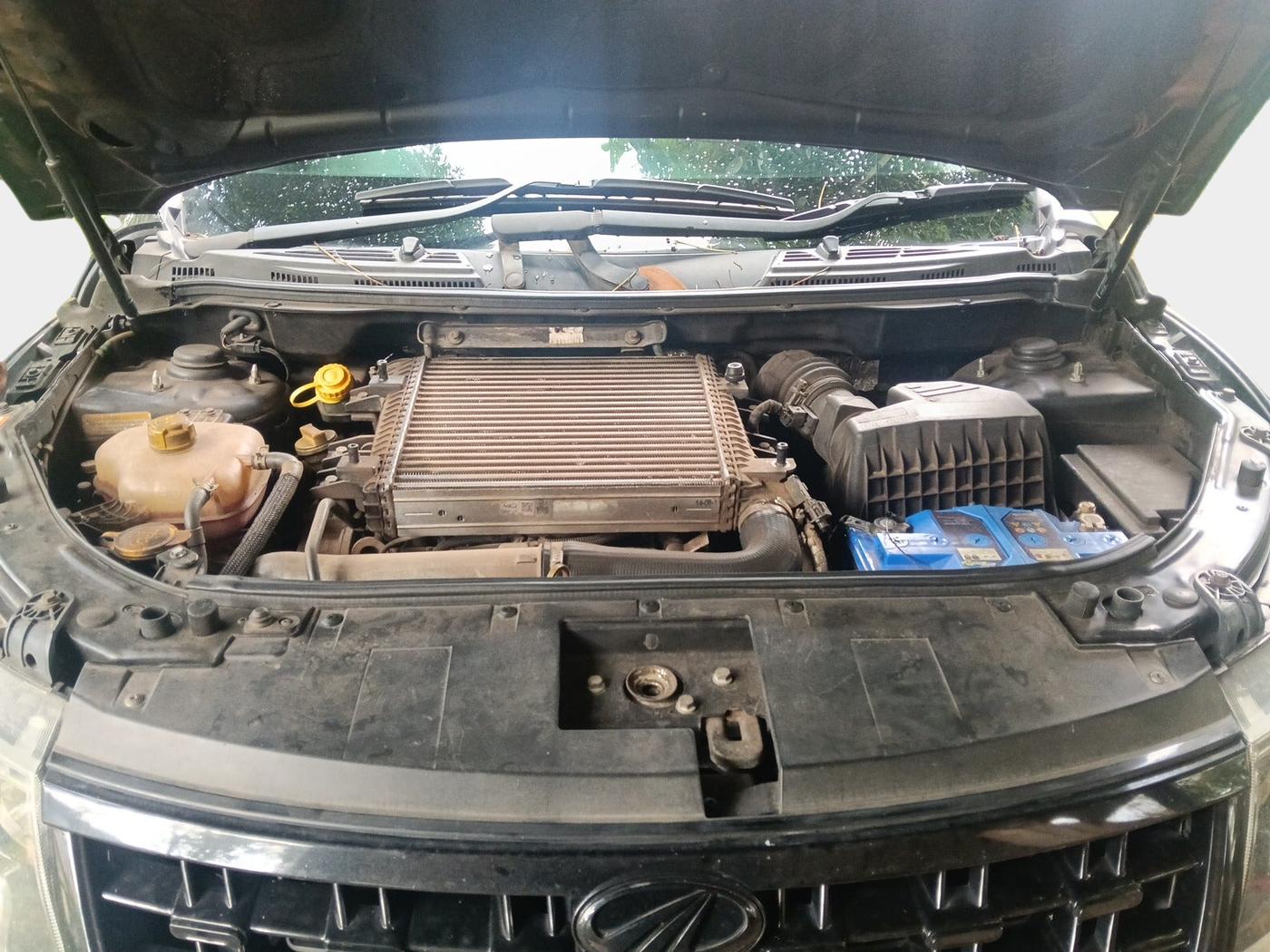 2018 Mahindra XUV500 W11 AT, Diesel, Automatic, 77,756 km, exterior