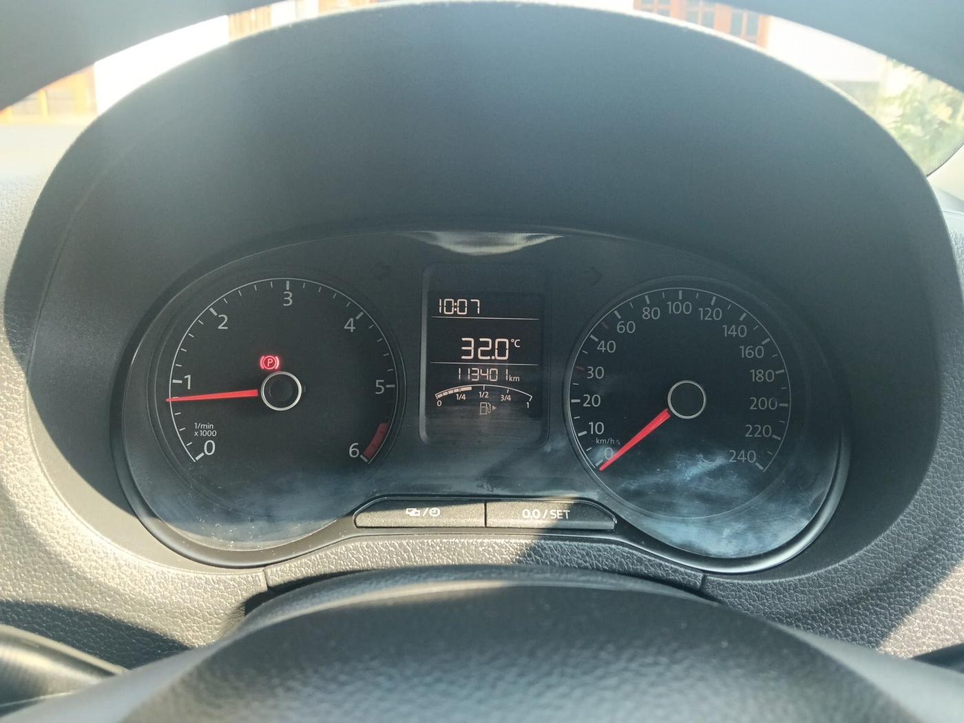 2017 Volkswagen Polo TRENDLINE 1.5L, Diesel, Manual, 1,13,401 km, interior