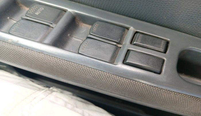 2011 Maruti Swift VXI, Petrol, Manual, 1,13,699 km, interior