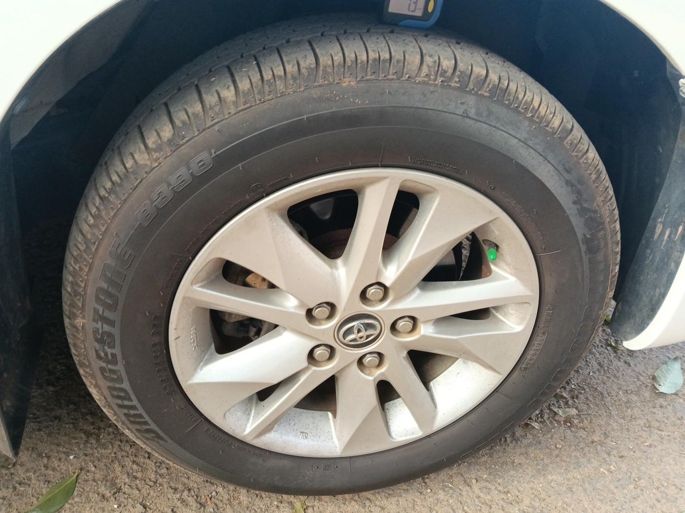 2017 Toyota Innova Crysta 2.8 GX AT 7 STR, Diesel, Automatic, 21,270 km, tyre