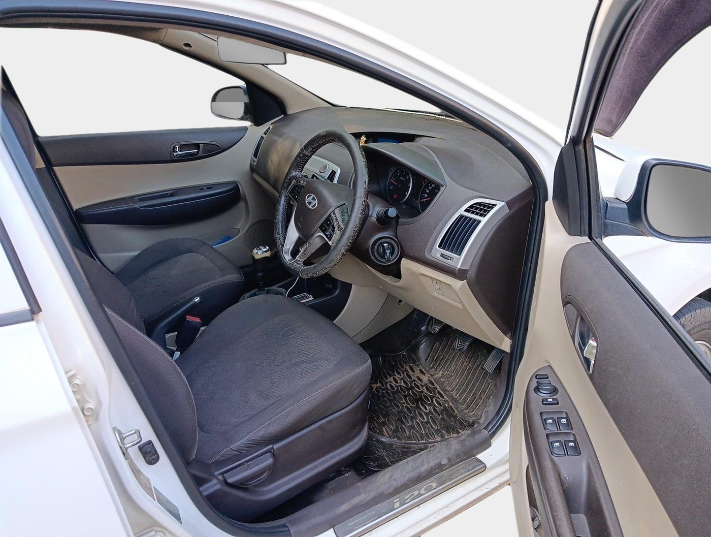 2011 Hyundai i20 SPORTZ 1.4 CRDI, Diesel, Manual, 1,29,261 km, interior