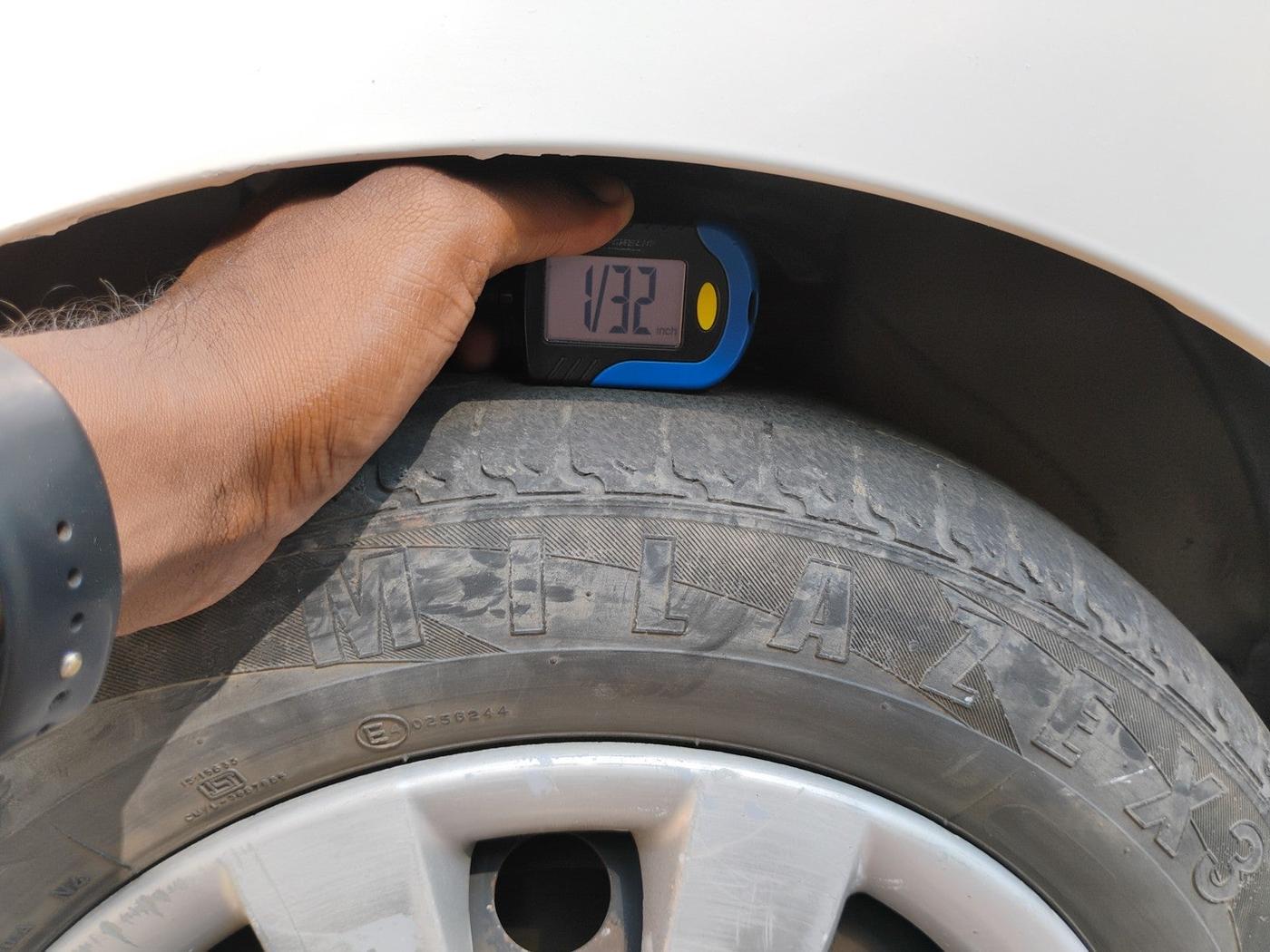 2011 Hyundai Eon MAGNA O, Petrol, Manual, 70,063 km, tyre