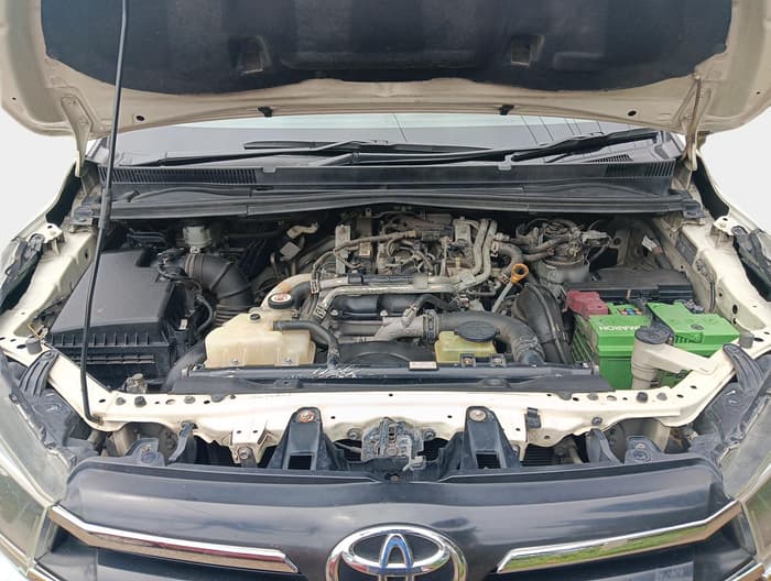 2018 Toyota Innova Crysta 2.4 G 7 STR, Diesel, Manual, 2,06,710 km, exterior