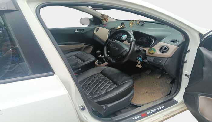 2016 Hyundai Grand i10 SPORTZ 1.2 KAPPA VTVT, Petrol, Manual, 1,74,000 km, interior