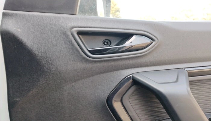 2022 Renault Kiger RXZ MT, Petrol, Manual, 29,175 km, interior