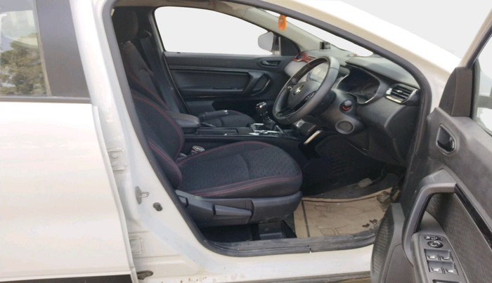 2022 Renault Kiger RXZ MT, Petrol, Manual, 29,175 km, interior