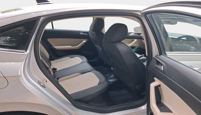 2022 Volkswagen VIRTUS TOPLINE TSI 1.0 AT, Petrol, Automatic, 17,761 km, interior