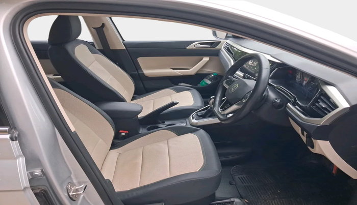 2022 Volkswagen VIRTUS TOPLINE TSI 1.0 AT, Petrol, Automatic, 17,761 km, interior