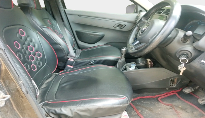 2021 Renault Kwid RXT 1.0 (O), Petrol, Manual, 1,03,297 km, interior