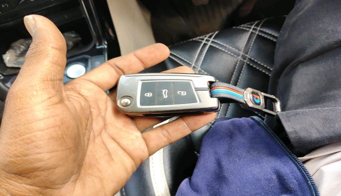 2023 Volkswagen VIRTUS HIGHLINE TSI 1.0 MT, Petrol, Manual, 37,717 km, interior