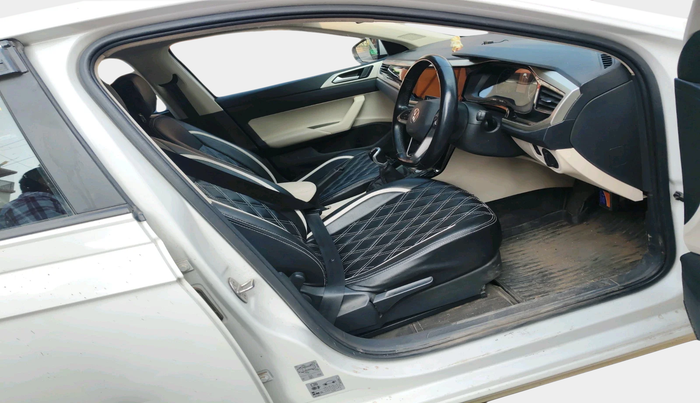 2023 Volkswagen VIRTUS HIGHLINE TSI 1.0 MT, Petrol, Manual, 37,717 km, interior