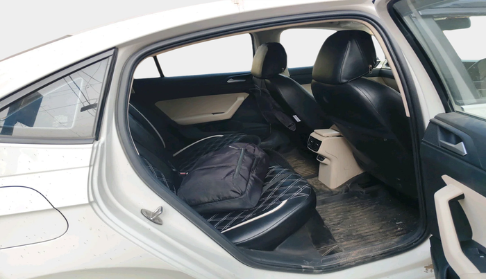 2023 Volkswagen VIRTUS HIGHLINE TSI 1.0 MT, Petrol, Manual, 37,717 km, interior