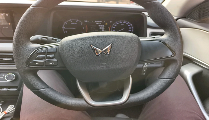 2025 Mahindra XUV700 MX Diesel MT 7 STR, Diesel, Manual, 15,250 km, interior