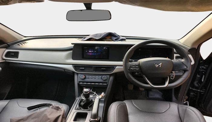 2025 Mahindra XUV700 MX Diesel MT 7 STR, Diesel, Manual, 15,250 km, interior