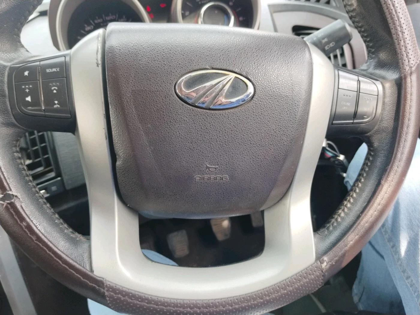 2012 Mahindra XUV500 W8, Diesel, Manual, 1,24,899 km, interior
