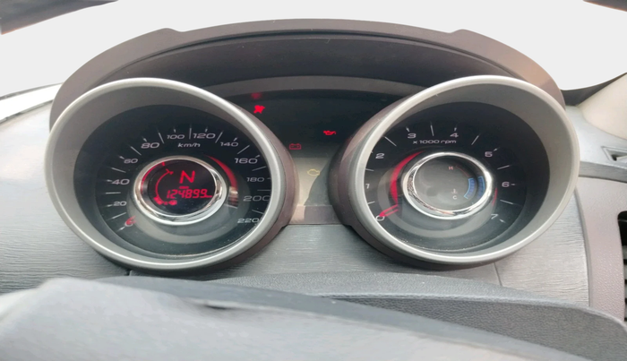 2012 Mahindra XUV500 W8, Diesel, Manual, 1,24,899 km, interior