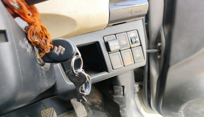 2017 Maruti Wagon R 1.0 VXI, Petrol, Manual, 1,47,560 km, interior