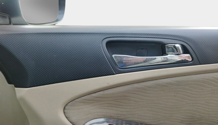 2014 Hyundai Verna FLUIDIC 1.6 CRDI SX, Diesel, Manual, 1,36,816 km, interior