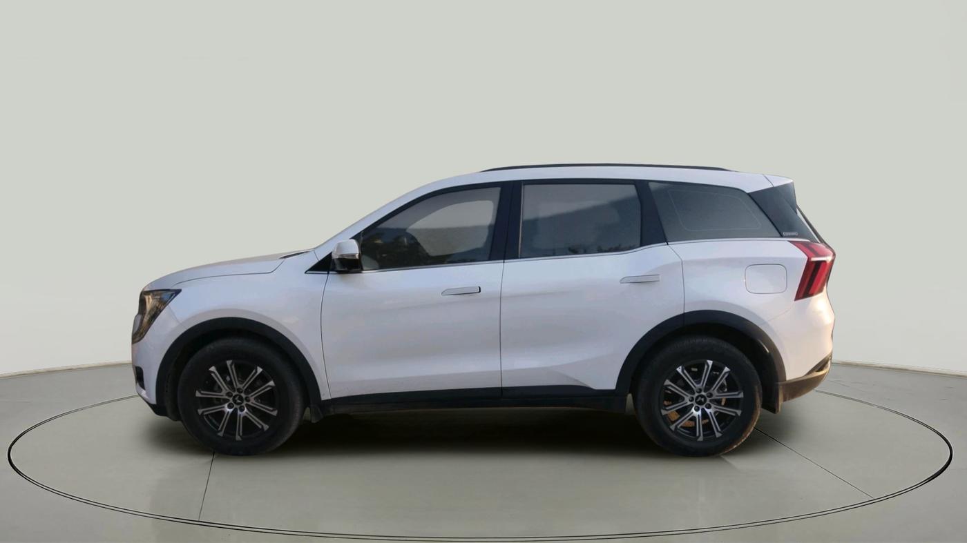 2025 Mahindra XUV700 AX7 Luxury Pack Diesel MT 7 STR, Diesel, Manual, 10,628 km, exterior