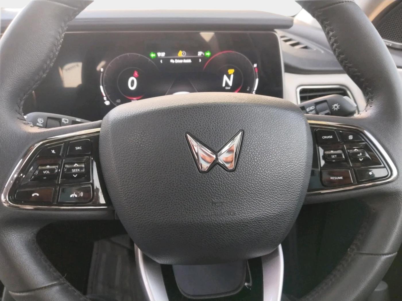 2025 Mahindra XUV700 AX7 Luxury Pack Diesel MT 7 STR, Diesel, Manual, 10,628 km, interior