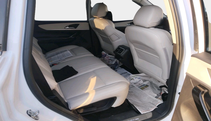 2025 Mahindra XUV700 AX7 Luxury Pack Diesel MT 7 STR, Diesel, Manual, 10,628 km, interior