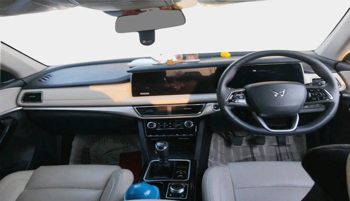 2025 Mahindra XUV700 AX7 Luxury Pack Diesel MT 7 STR, Diesel, Manual, 10,628 km, interior