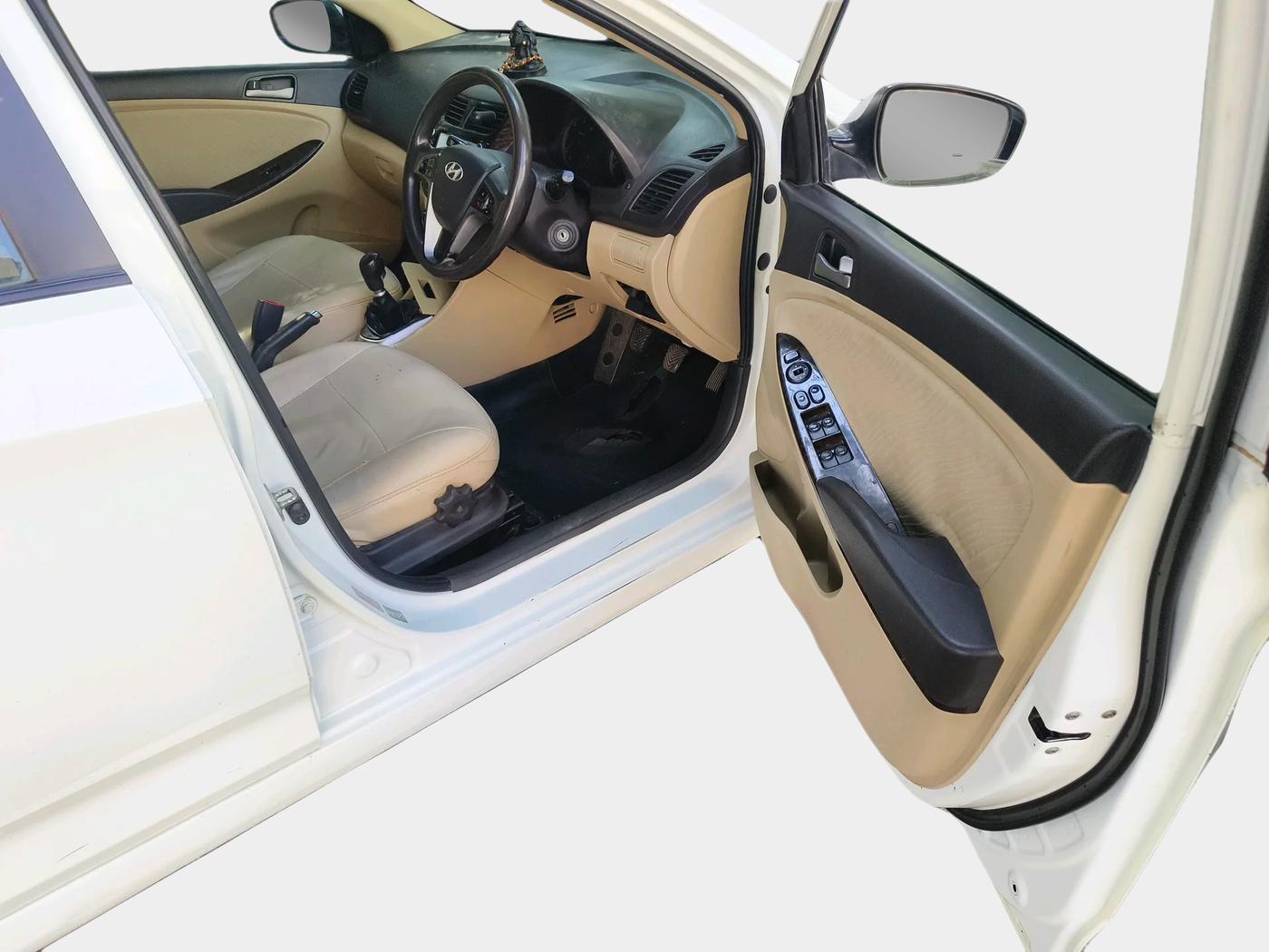 2016 Hyundai Verna FLUIDIC 1.6 CRDI SX 4S, Diesel, Manual, 1,64,865 km, interior