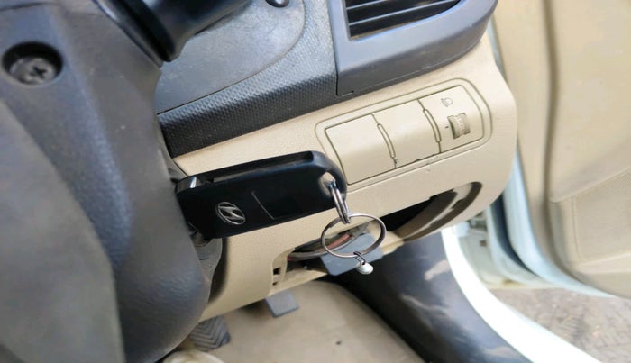 2011 Hyundai Verna FLUIDIC 1.6 VTVT EX, Petrol, Manual, 84,839 km, interior