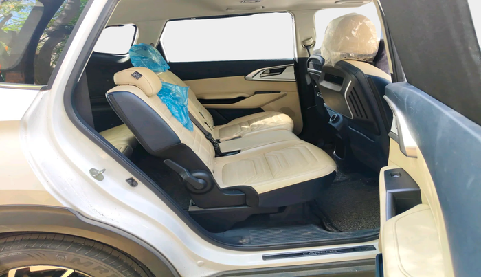 2023 KIA CARENS  LUXURY (O)1.5 TURBO DCT 7 STR, Petrol, Automatic, 17,297 km, interior