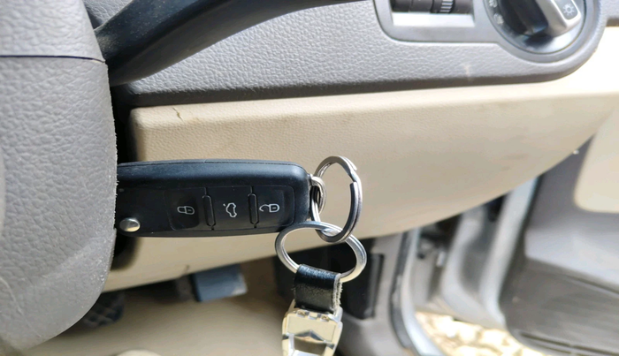 2011 Volkswagen Vento HIGHLINE DIESEL 1.6, Diesel, Manual, 1,64,186 km, interior