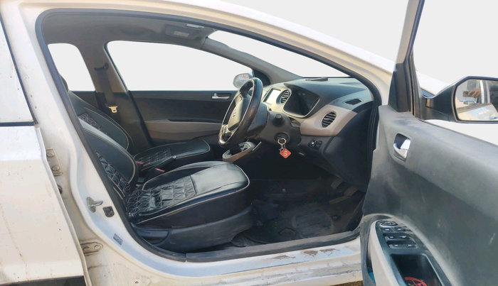 2018 Hyundai Grand i10 SPORTZ 1.2 KAPPA VTVT, Petrol, Manual, 1,06,672 km, interior