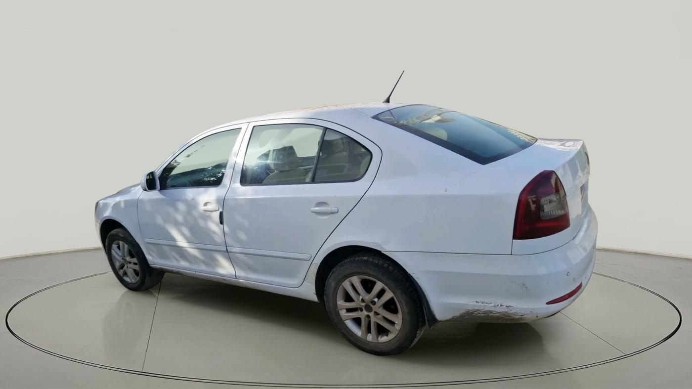 2013 Skoda Laura AMBIENTE 1.9 TDI AT, Diesel, Automatic, 1,74,580 km, exterior