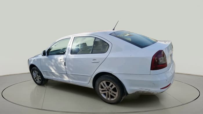 2013 Skoda Laura AMBIENTE 1.9 TDI AT, Diesel, Automatic, 1,74,580 km, exterior