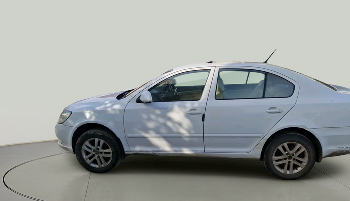 2013 Skoda Laura AMBIENTE 1.9 TDI AT, Diesel, Automatic, 1,74,580 km, exterior