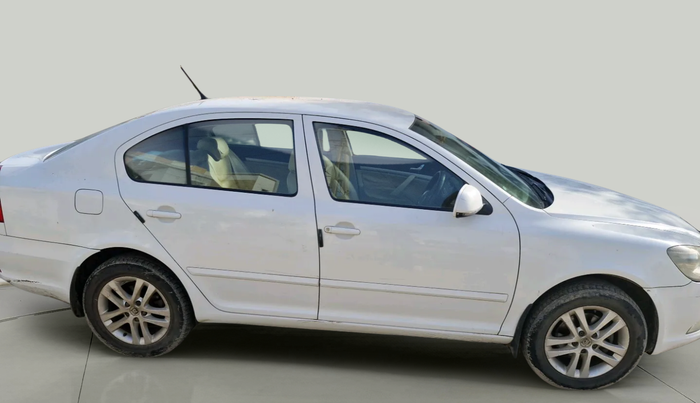 2013 Skoda Laura AMBIENTE 1.9 TDI AT, Diesel, Automatic, 1,74,580 km, exterior