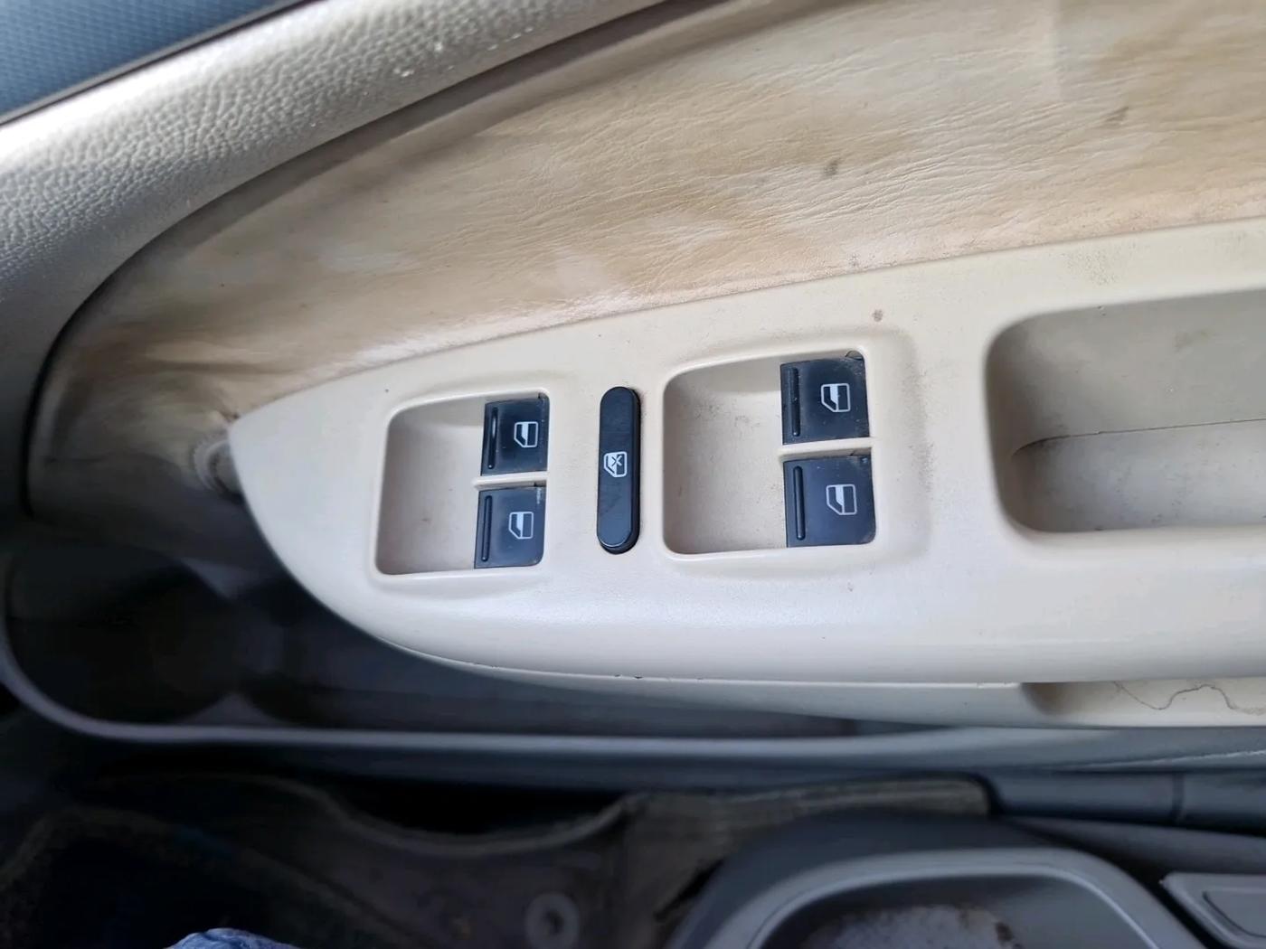 2013 Skoda Laura AMBIENTE 1.9 TDI AT, Diesel, Automatic, 1,74,580 km, interior