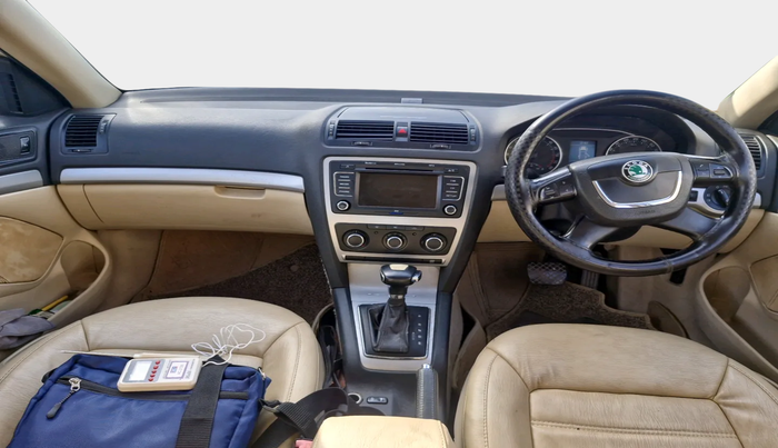 2013 Skoda Laura AMBIENTE 1.9 TDI AT, Diesel, Automatic, 1,74,580 km, interior