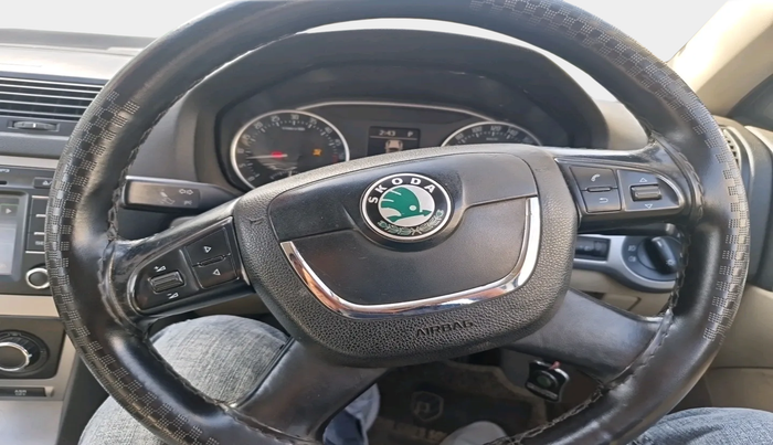 2013 Skoda Laura AMBIENTE 1.9 TDI AT, Diesel, Automatic, 1,74,580 km, interior