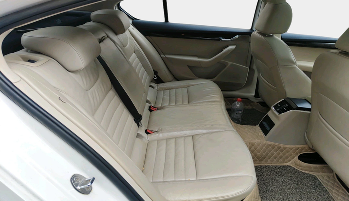 2016 Skoda Octavia 2.0 TDI CR STYLE PLUS AT, Diesel, Automatic, 1,07,010 km, interior