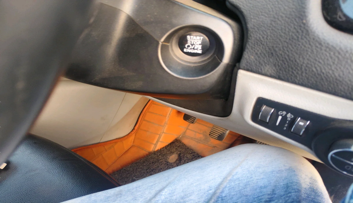 2018 Jeep Compass LIMITED 2.0 DIESEL, Diesel, Manual, 1,36,735 km, interior