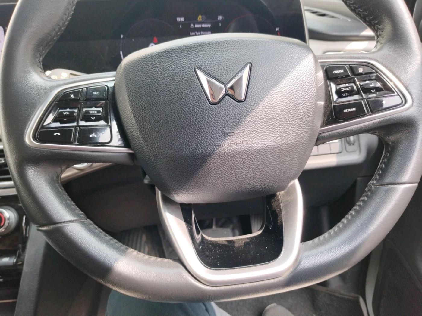 2022 Mahindra XUV700 AX 7 D AT 7 STR, Diesel, Automatic, 40,011 km, interior