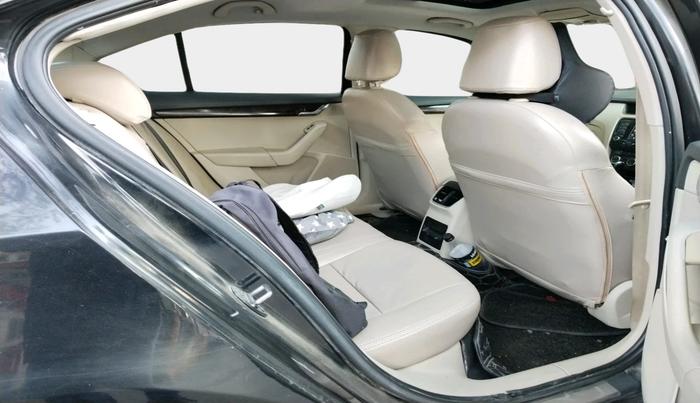 2015 Skoda Octavia ELEGANCE 2.0 TDI AT, Diesel, Automatic, 1,29,686 km, interior